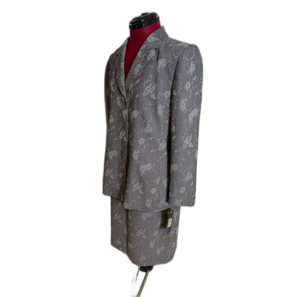 NWT Le Suit Skirt Suit Woman's Size 14P Grey Floral 2-Piece Set Blazer & Skirt